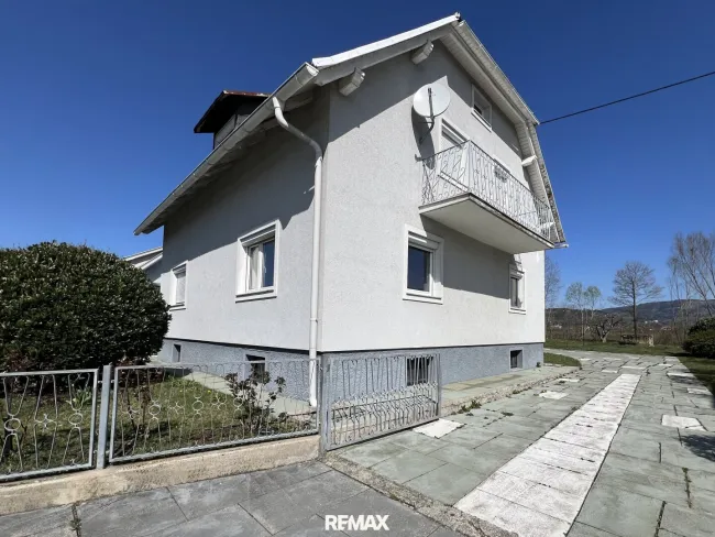 Haus samt Grundstück