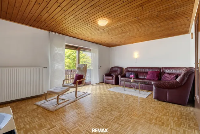 Wohnzimmer mit Zugang Balkon