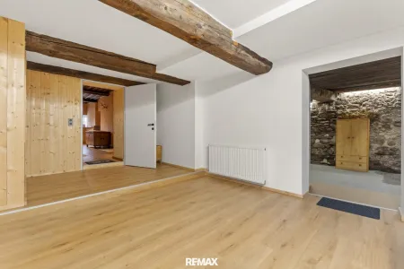 Zimmer mit Zugang zum Vorraum
