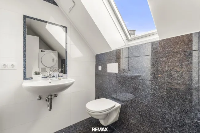 separates WC