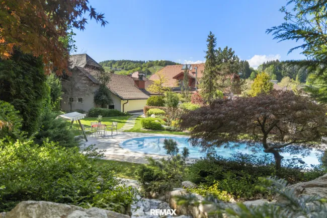 Garten mit Pool