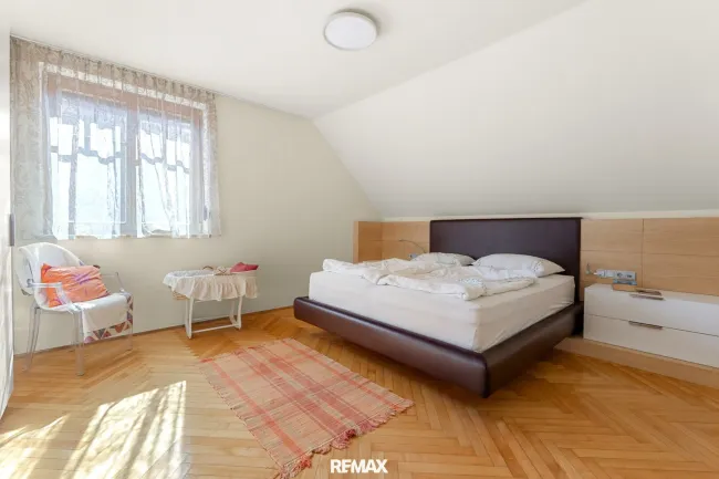 Schlafzimmer DG