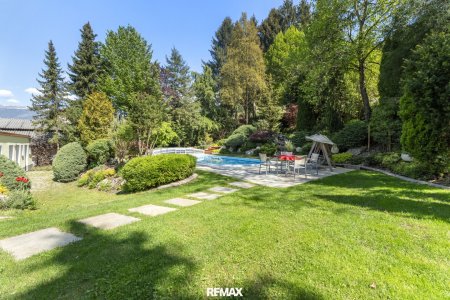 Garten mit Pool