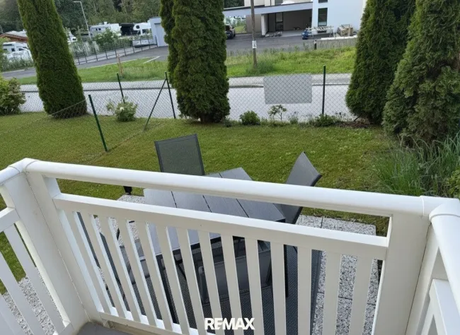 Terrasse samt Grünfläche