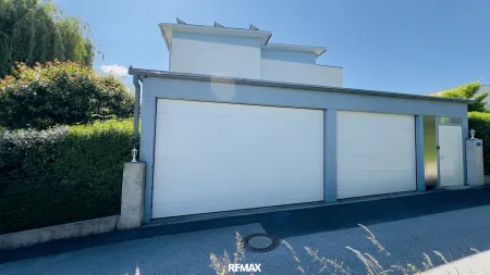 Carport mit Garagentor