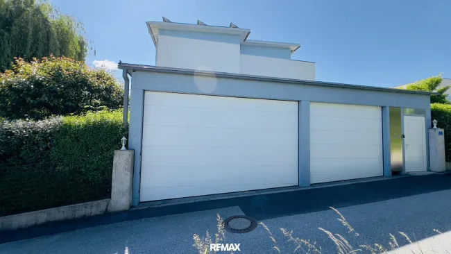 Carport mit Garagentor