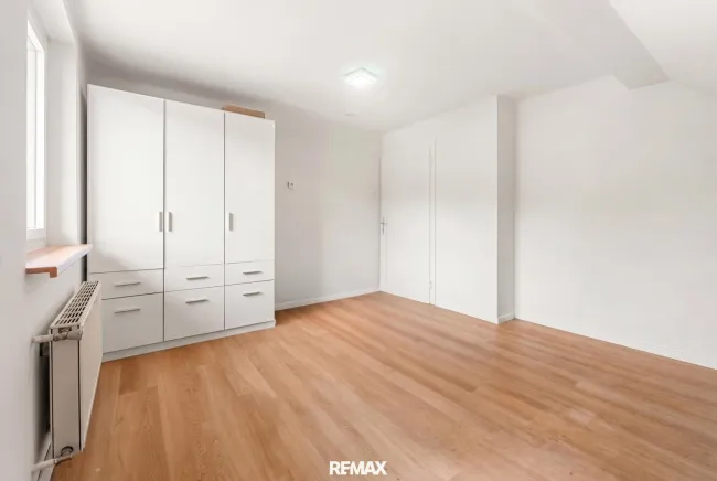 Zimmer OG (ausgeräumt mit KI)