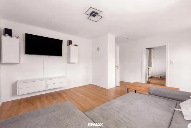 Wohnzimmer (ausgeräumt mit KI)
