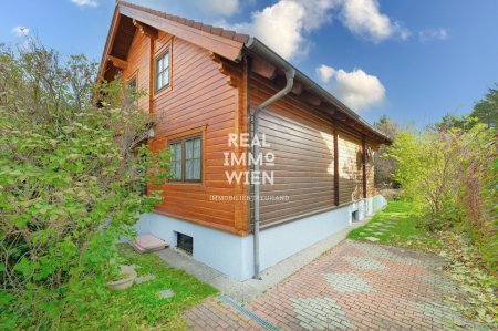 Charmantes Eigenheim mit Pool und stilvollen Details