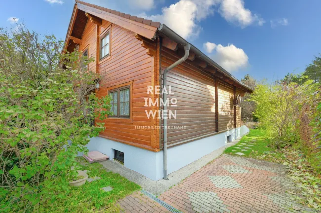Charmantes Eigenheim mit Pool und stilvollen Details - Bild