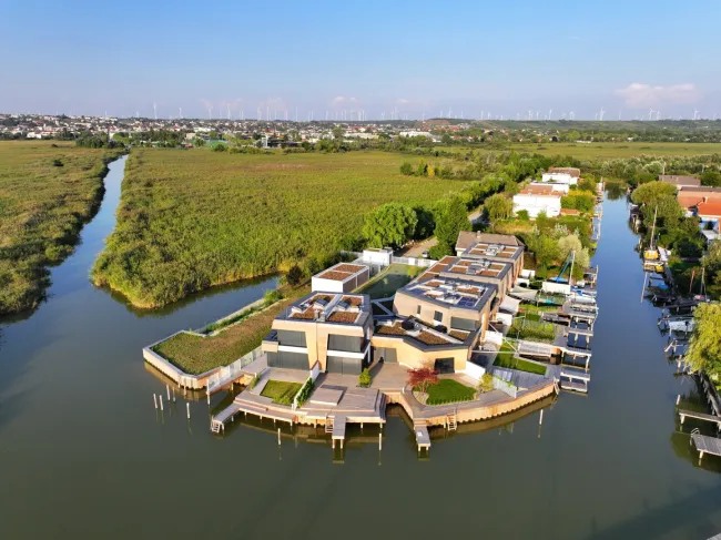 Exklusive Seevilla in Premiumlage am Neusiedlersee – möbliert/teilmöbliert zu mieten - Titelbild
