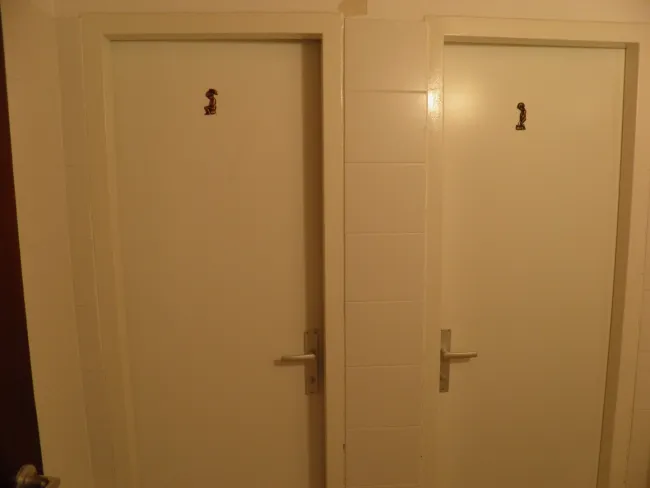 getrennte Toiletten