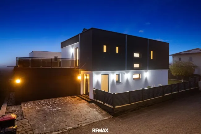 Zufahrt & Haus Abendstimmung
