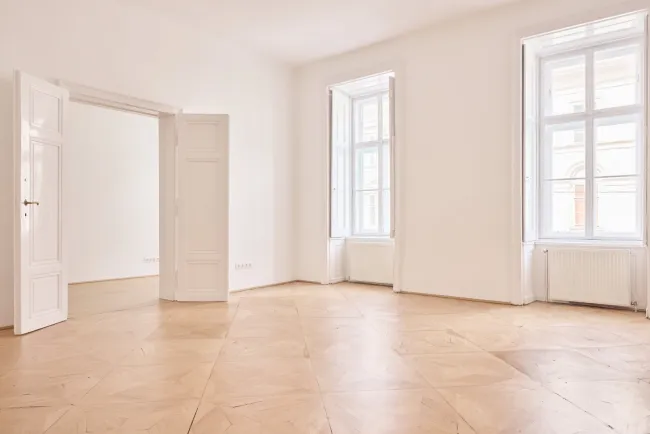 San.bedürftige Beletage nahe Servitenviertel/Schottentor (U2) - Titelbild
