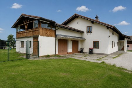 Modernisierte Gartenwohnung, ca. 130 m² Wohnfläche, Garage & neue Pelletsheizung!