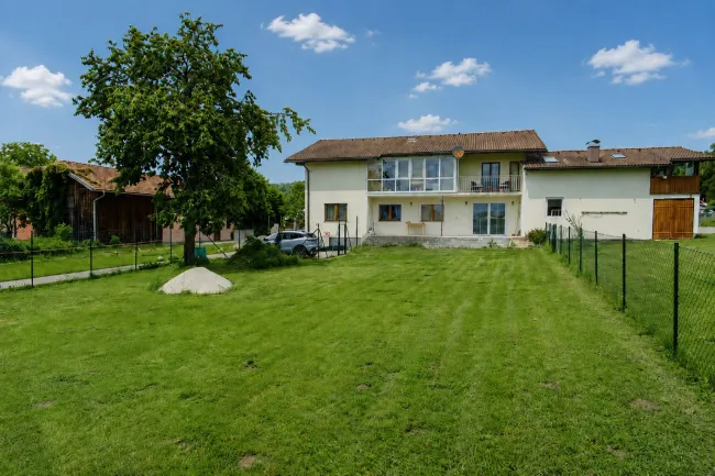Modernisierte Gartenwohnung, ca. 130 m² Wohnfläche, Garage & neue Pelletsheizung! - Titelbild