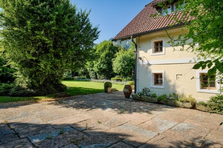 MEHRFAMILIENHAUS I GROSSER GARTEN I POOL I TOLLE LAGE I SALZBURG
