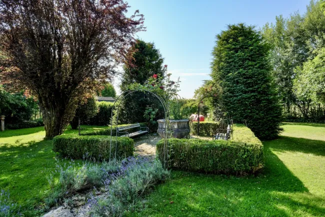 MEHRFAMILIENHAUS I GROSSER GARTEN I POOL I TOLLE LAGE I SALZBURG - Bild