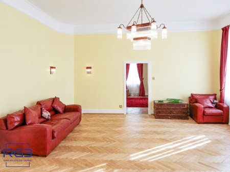 Repräsentative Altbauwohnung im Botschaftsviertel