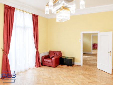 Repräsentative Altbauwohnung im Botschaftsviertel