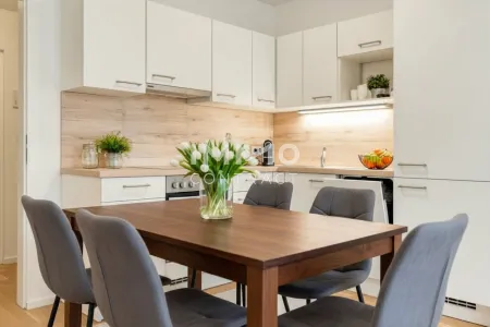 WOHN(T)RAUM OBERLAA: Neubau-Dachgeschoss mit Charme & Komfort