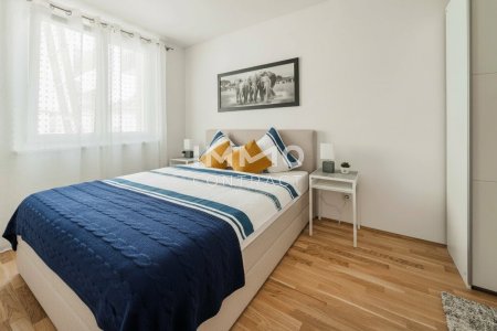 WOHN(T)RAUM OBERLAA: Stilvolle Dachgeschosswohnung – Erstbezug inklusive