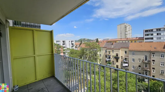 Zwei Zimmer Genossenschaftswohnung mit Balkon - Titelbild