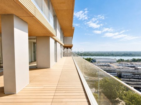 65m2 Balkon über ganz Wien: Prater - Hochhaus-Luxus mit Rooftop Pool