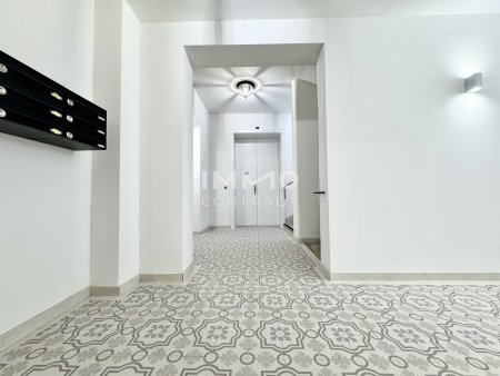 Iconic Living: 4-Zimmer-Luxus-Penthouse mit imposanter Raumhöhe und stilvoller Architektur