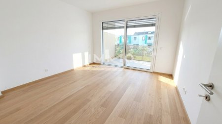 Exklusive und energiesparende Dachterrassenwohnung mit sensationell hohen Decken!