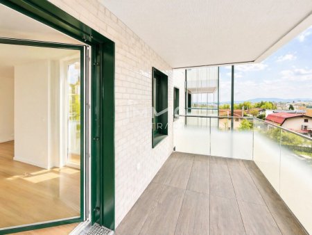 Commission-Free / Luxury Living with Access to an Exclusive Private Garden