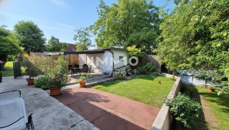 Kleines Einfamilienhaus in ruhiger Lage neben Ybbsfluß, mit abgeschlossenen Garten und Garage