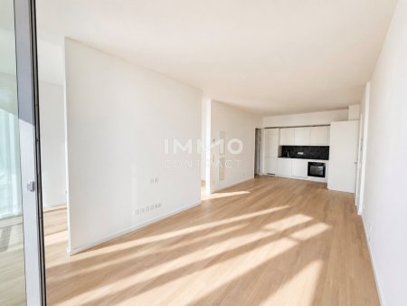 44. Etage: DC2 Tower mit LOGGIA & Wasserblick