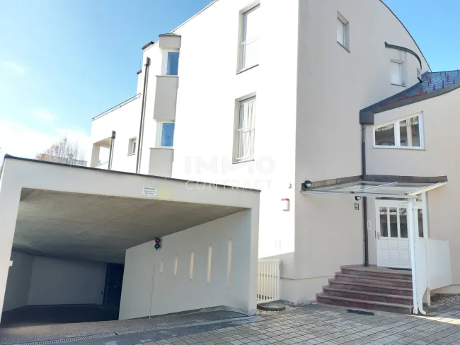 SEHR HELLE 2-ZIMMERWOHNUNG MIT WESTTERRASSE UND TG-PLATZ NAHE ORF - Titelbild