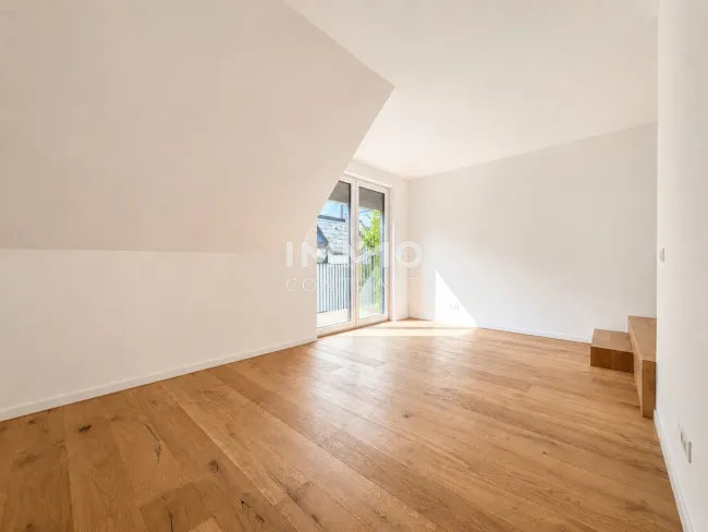 Büro / Kinderzimmer mit Balkon