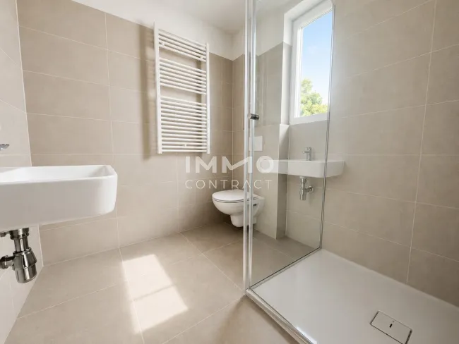 Bad mit Dusche und WC