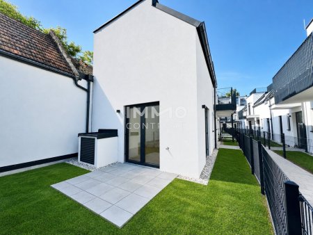 Terrasse mit Privatgarten