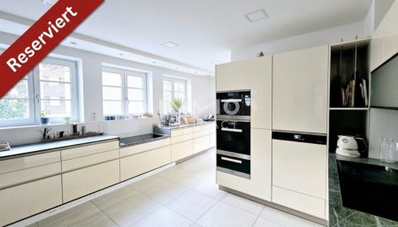 RESERVIERT! Historische, generalsanierte Villa auf außergewöhnlichem Parkgrundstück in Baden