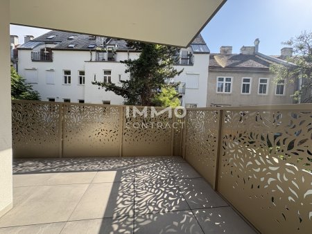 Brienne: Moderne Vierzimmer-Wohnung mit hofseitigem Balkon im Erstbezug (provisionsfrei)