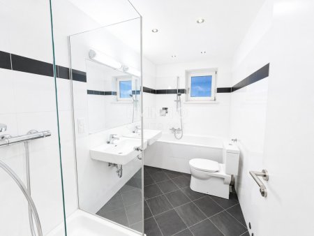 206 m² stilvolle Residence mit Terrasse: Großzügiges Wohnen in Sievering