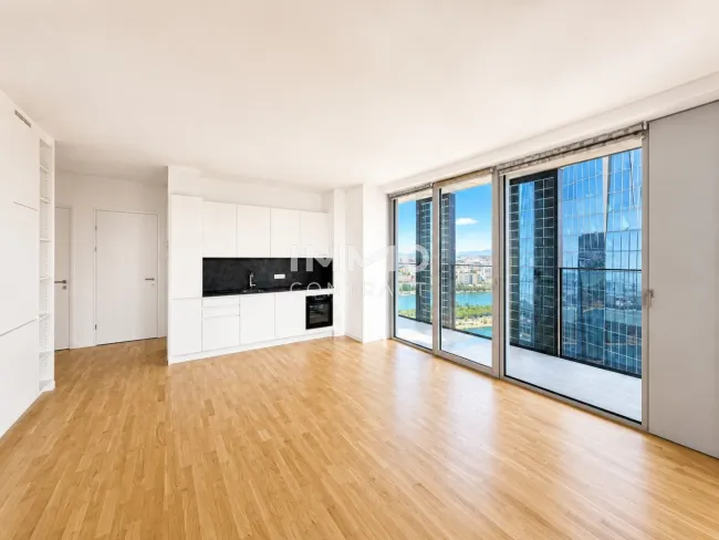 40. Etage mit Weitblick: DC2 Tower inkl. 39qm Loggia: 3-Zimmer-Wohnung - Bild