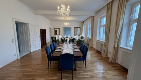 UNBEFRISTET!! Geräumige 5-Zimmer-Wohnung mit 153 m² Wohnfläche