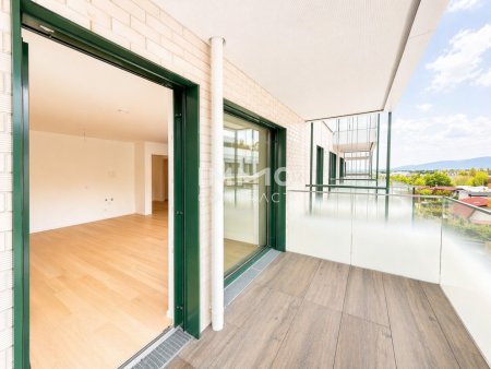 Erstbezug und provisionsfrei: 3 Zimmer mit 2 Balkone - Luxuriös Wohnen im exklusiven Prachtgarten