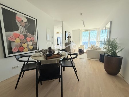 40. Etage Urban Sky Studio im DC2 Tower - mit Südblick über die Wiener Innenstadt