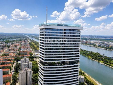 Morning Light & Water View – Stilvolle 2 Zimmer mit Loggia Wohnung im DC2
