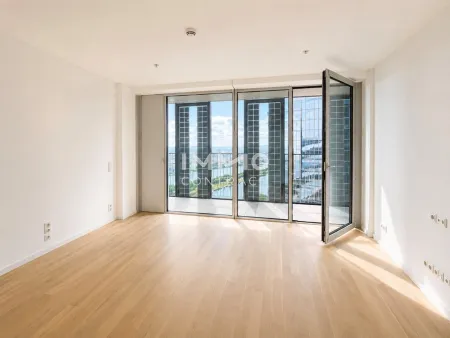 Neu - 40. Etage: Erstbezug mit Kahlenbergblick und Abendsonne: DC2 Tower