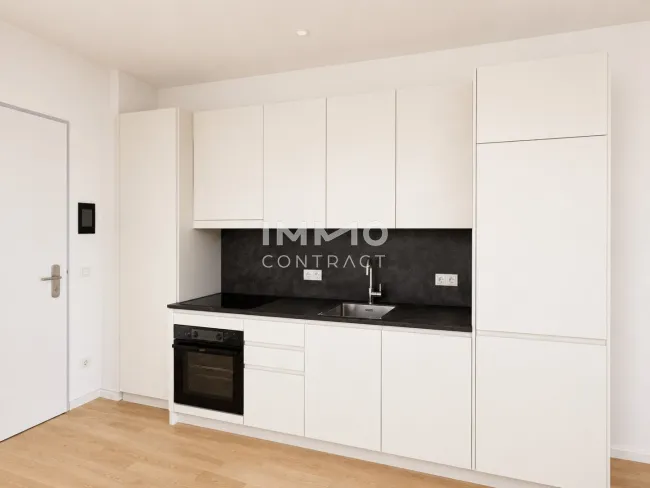 Skyline Studio East – 10 m² Loggia mit Weitblick DC2 Tower - Bild