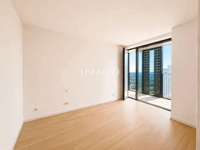 DC2 Tower: SKY RESIDENCES - 34. Etage mit Wasserblick - Titelbild