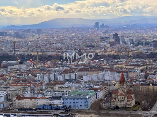 Sonnenuntergang und Stephansdom Blick: 48. Etage DC2 Tower - Erstbezug - Bild