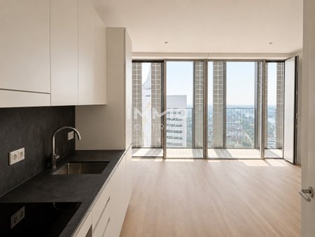 Urban Sunrise – Kompaktes Premium-Studio mit Loggia - DC2 Tower